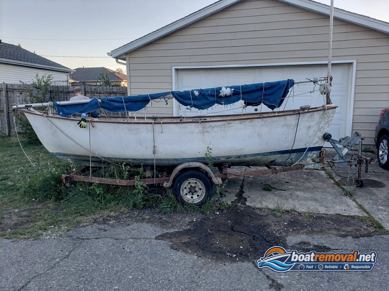 sailboat disposal, 22 ft trailer sailer with mast lashed on deck