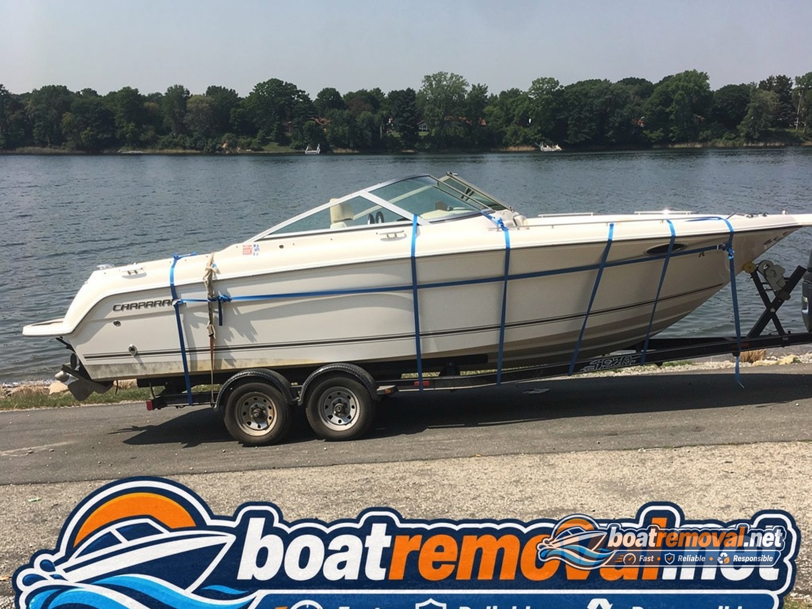 Chris-Craft Commander 27 loaded for removal Independence MO