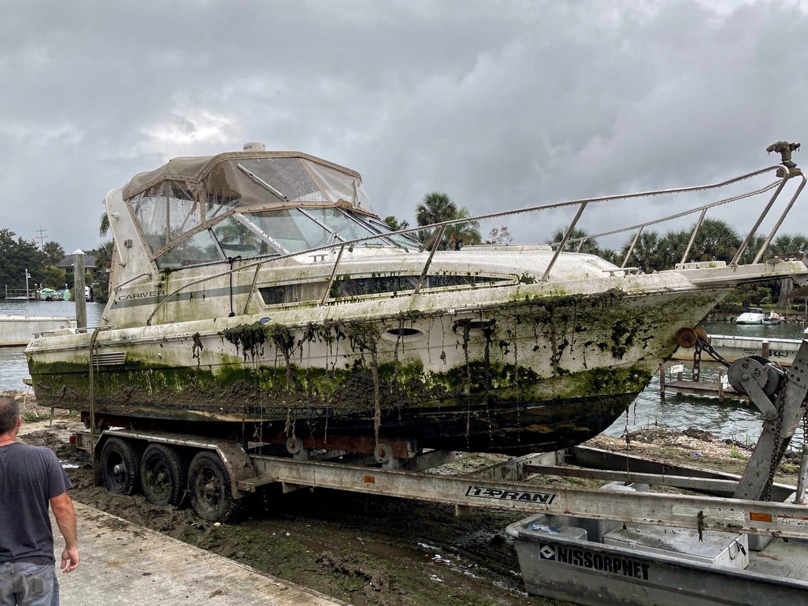 28 ft Carver 28 pulled out on a trailer at a Marion Oaks, FL boat ramp