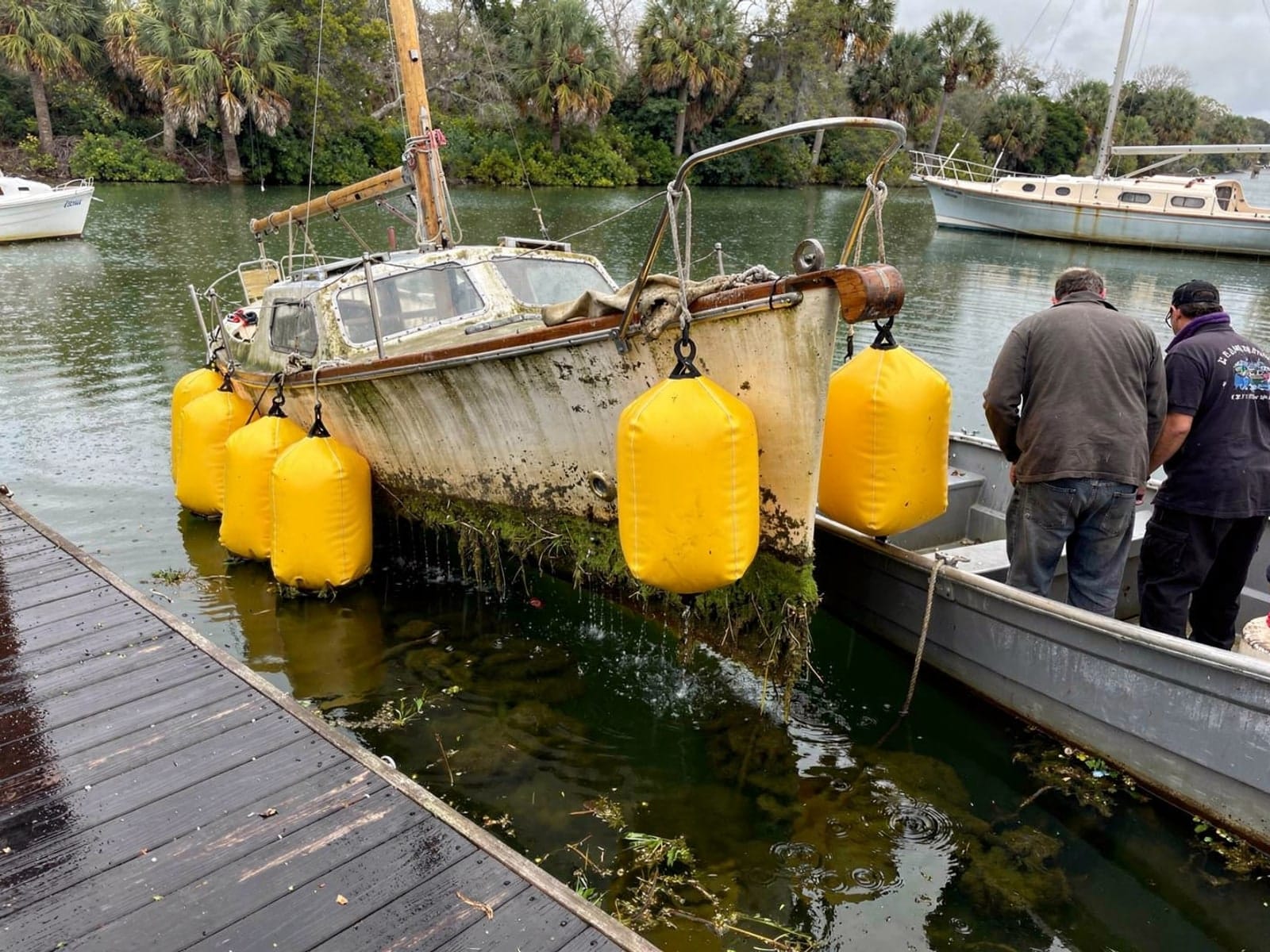 Sunken boat recovery in Leesburg, FL: raised with lift bags 27 ft Cal 27 raised by lift bags in Leesburg, FL