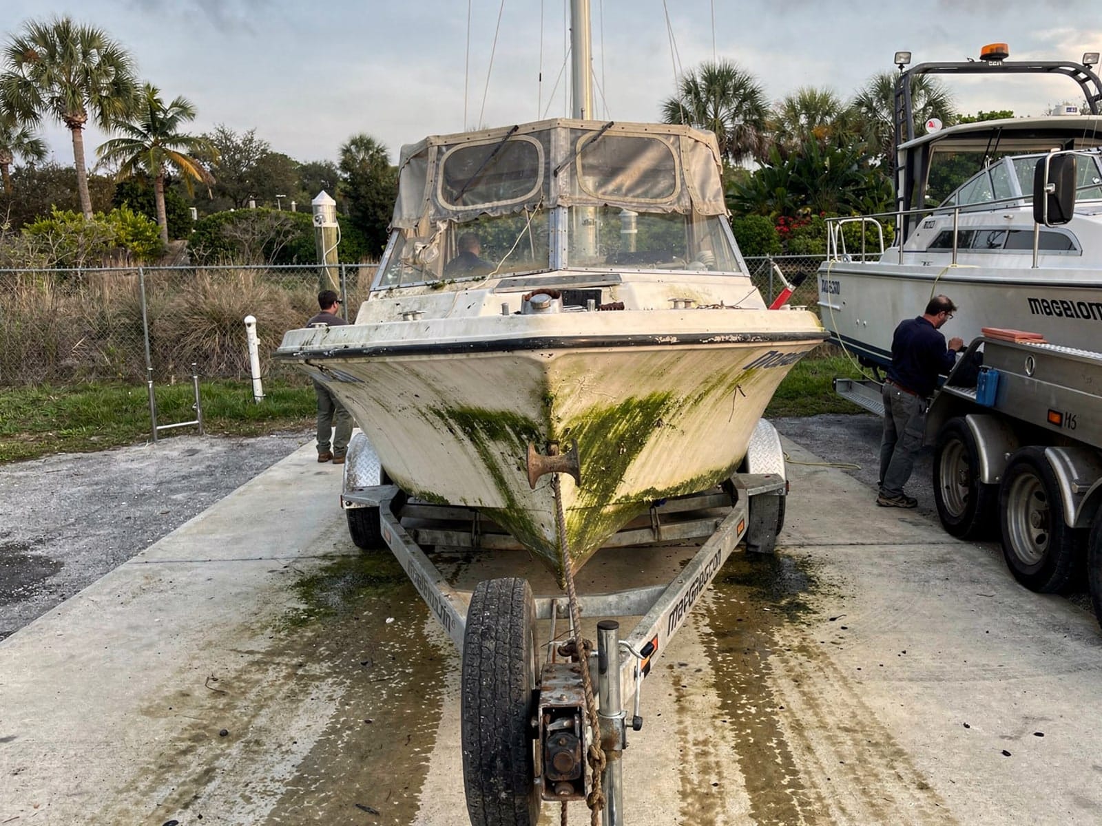 Sunken boat recovery in Melbourne, FL: pulled out at the ramp 26 ft MacGregor 26 pulled out on a trailer at a Melbourne, FL boat ramp