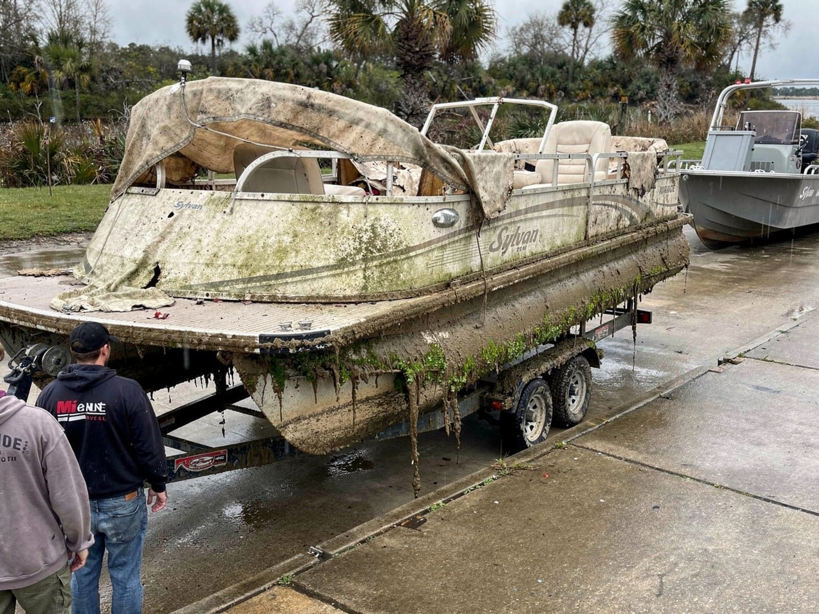 Sunken boat recovery in Coral Gables, FL: pulled out at the ramp 20 ft Sylvan Mirage 20 pulled out on a trailer at a Coral Gables, FL boat ramp