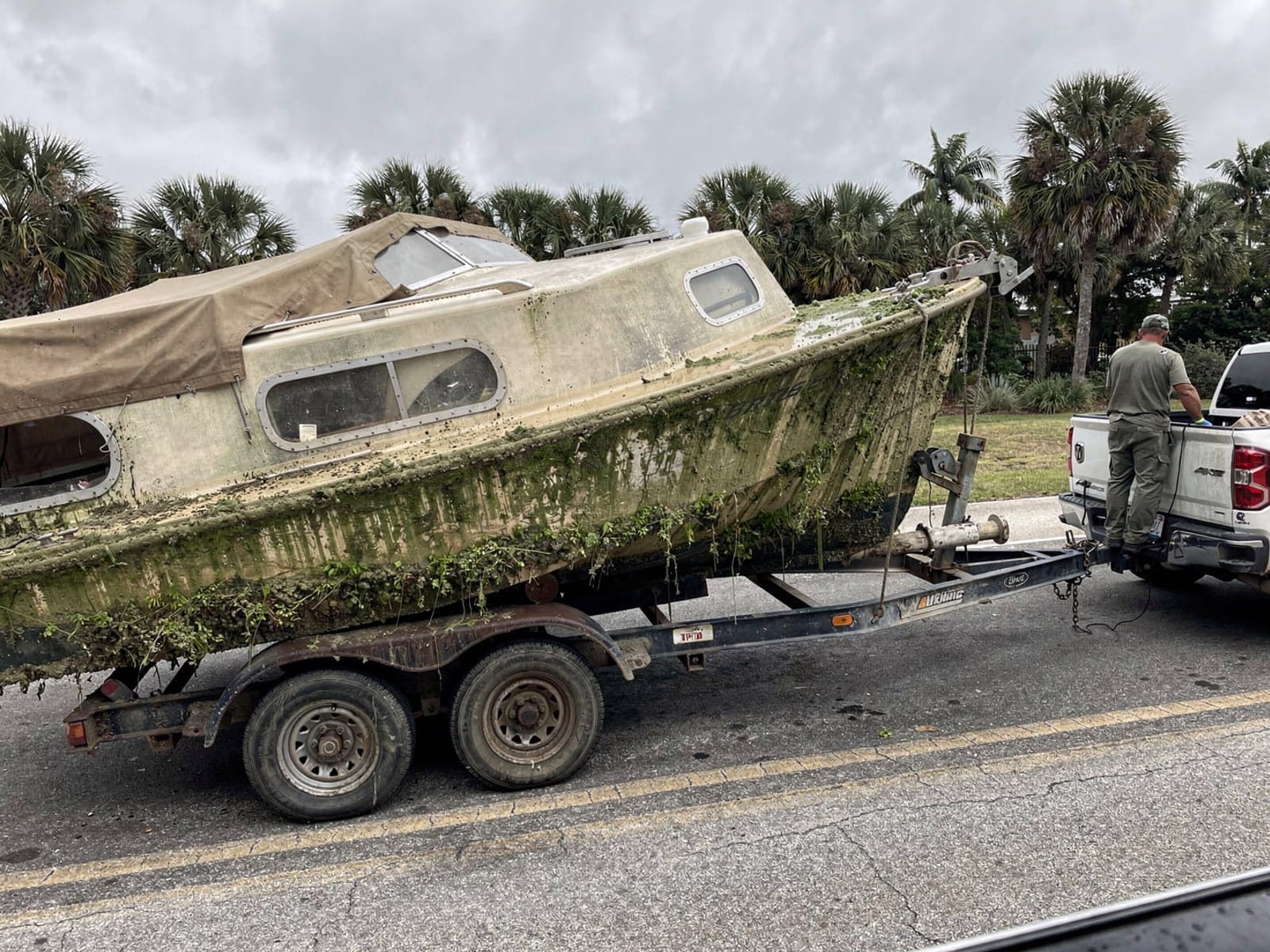 Sunken boat recovery in Coral Terrace, FL: hauled out on a trailer 27 ft Ericson 27 hauled out of Coral Terrace, FL on a trailer after the recovery