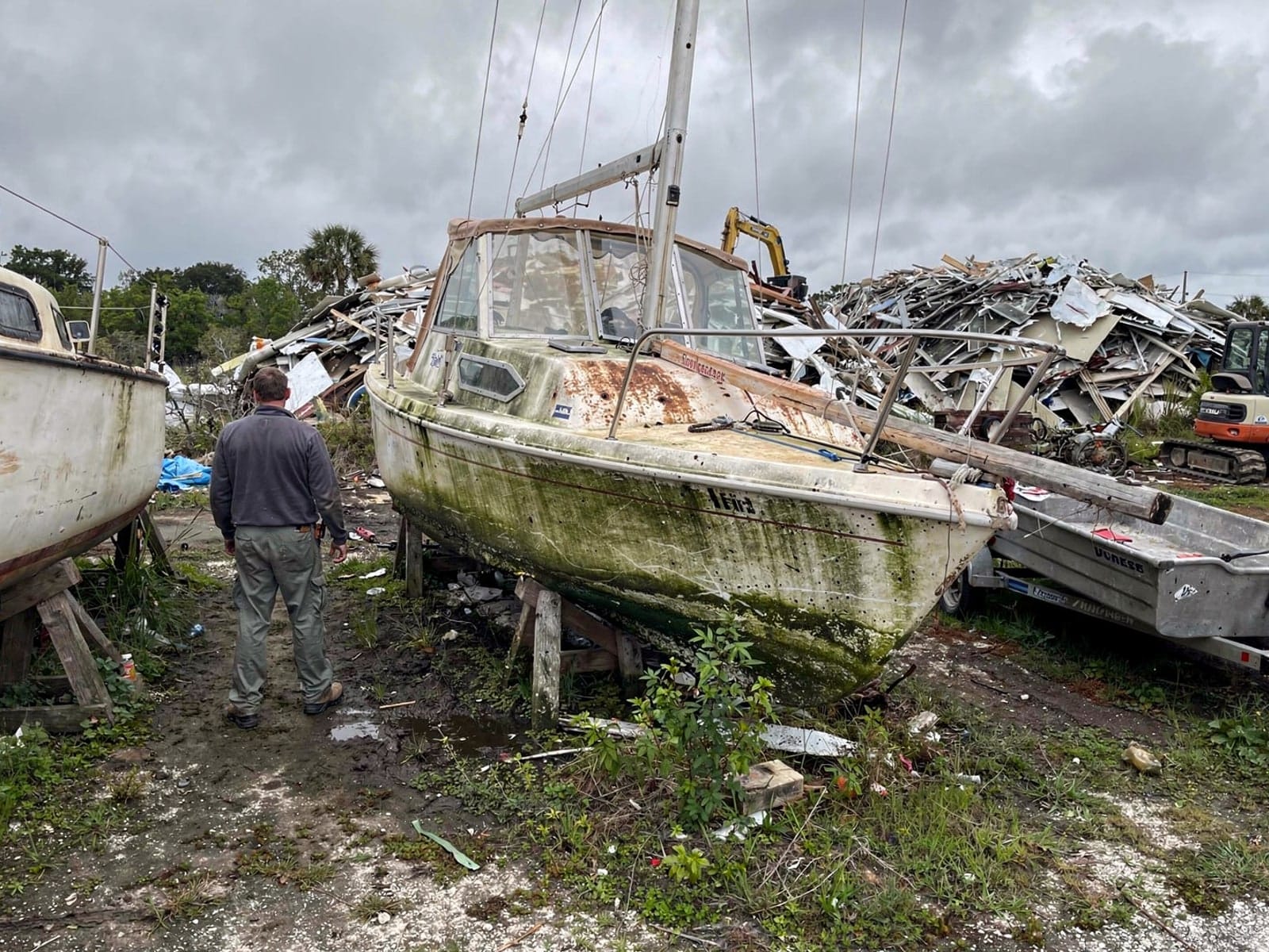 22 ft Catalina 22 from Deerfield Beach, FL at the recycling yard after the recovery