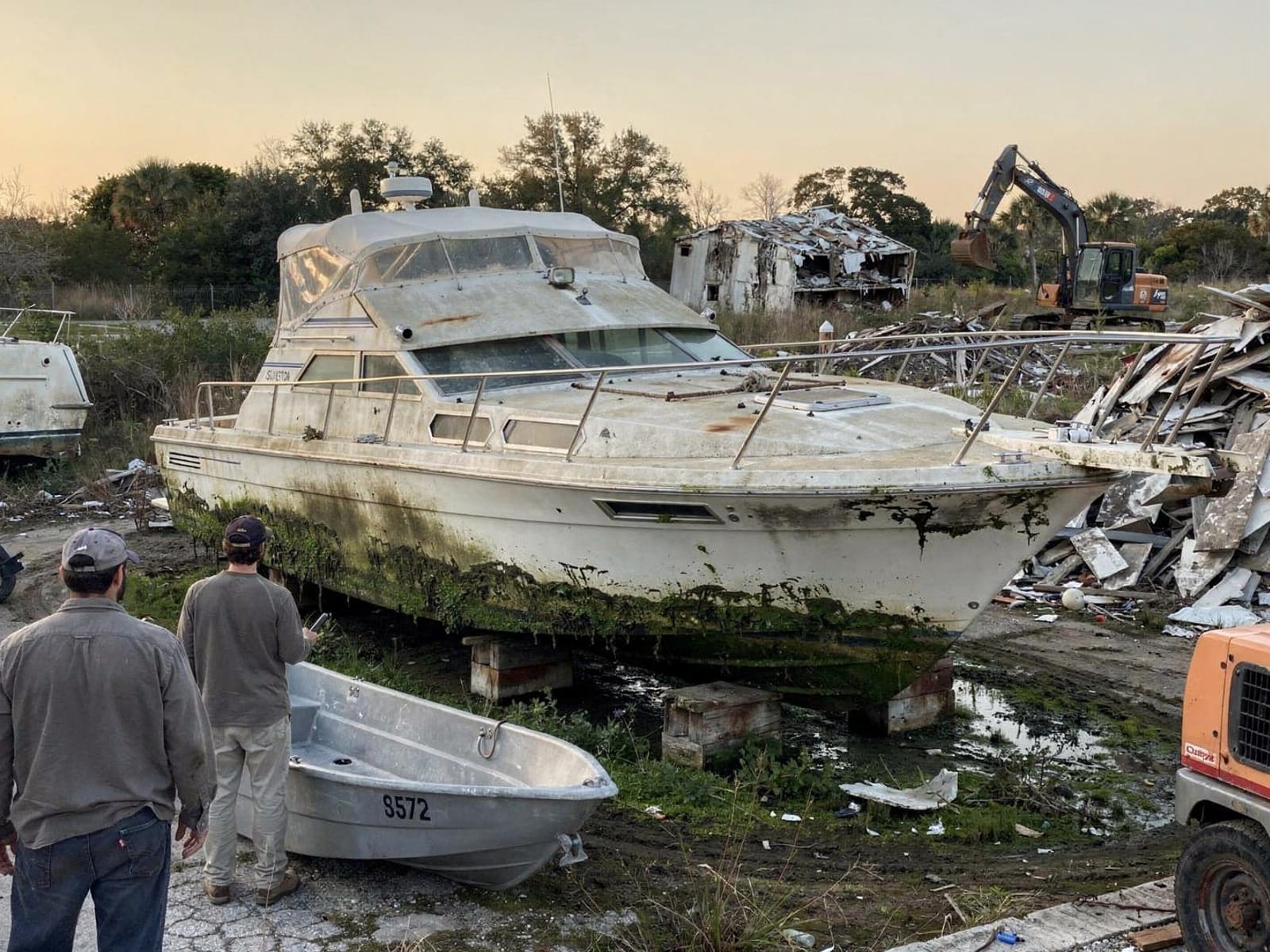 34 ft Silverton 34 from Fairview Shores, FL at the recycling yard after the recovery