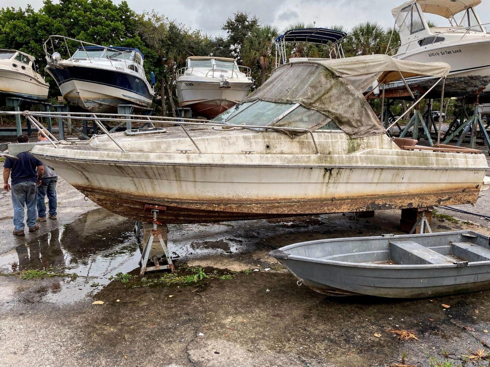24 ft Bayliner 2455 Ciera from Ferry Pass, FL on stands at a repair yard after the recovery