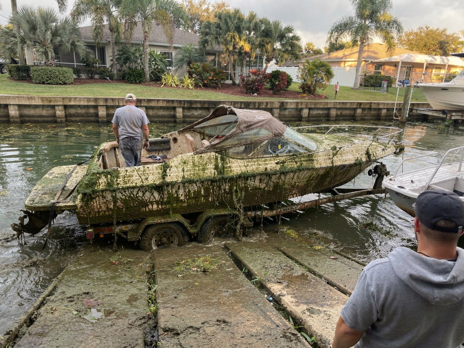 24 ft Formula 242 pulled out on a trailer at a Hollywood, FL boat ramp