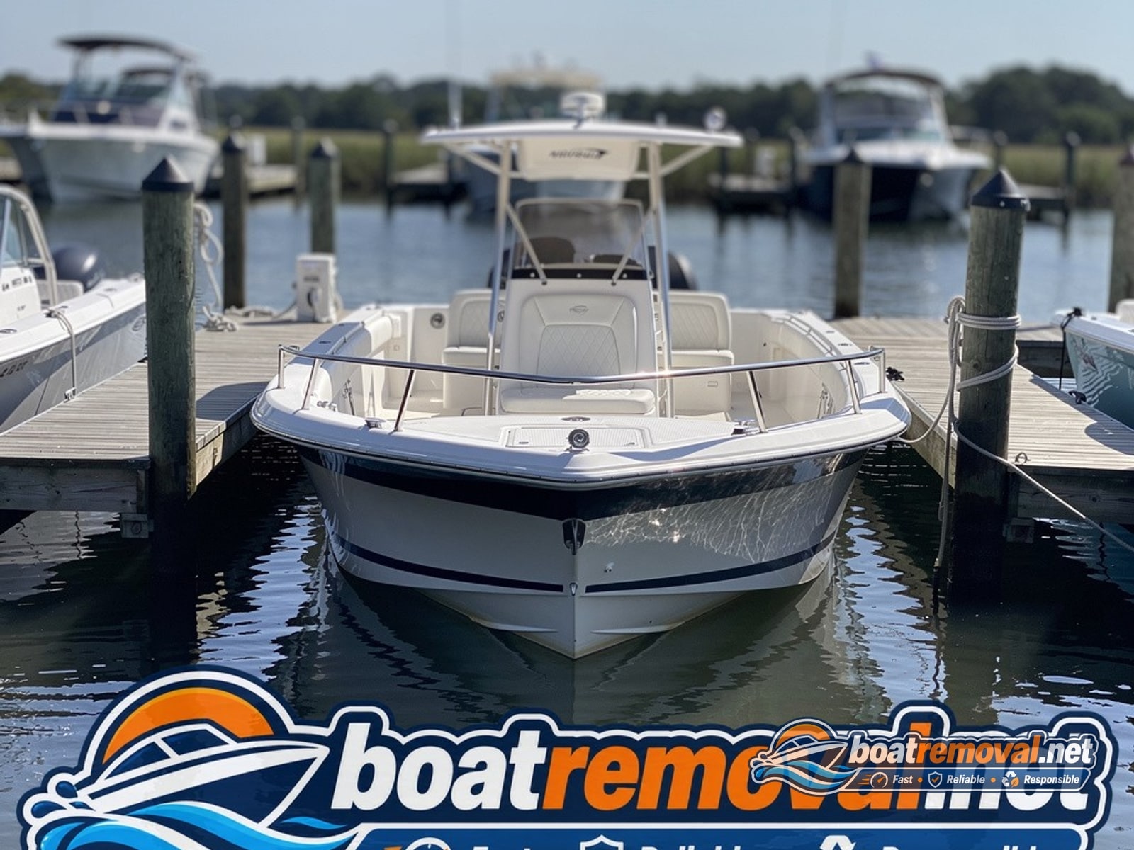 28-foot Formula boat tied up in a marina slip in Kingsland, Georgia