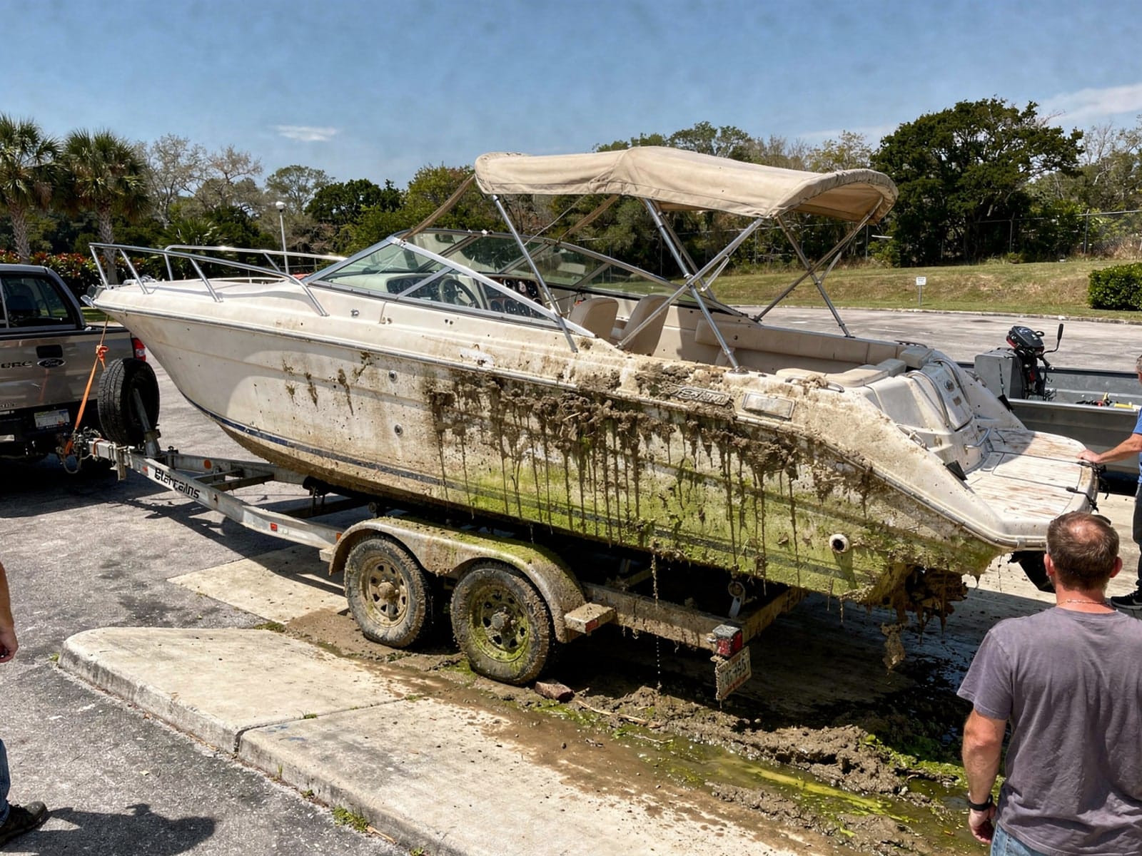 24 ft Formula 242 pulled out on a trailer at a Meadow Woods, FL boat ramp
