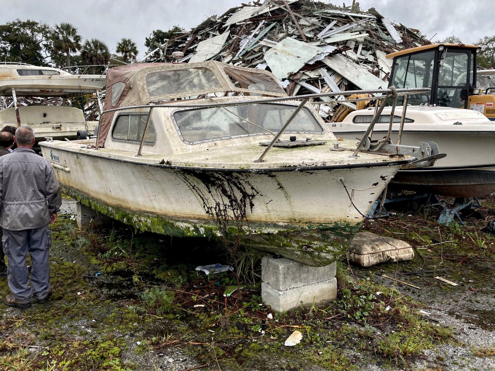 Sunken boat recovery in Miami Lakes, FL: at the recycling yard 21 ft Thompson 21 from Miami Lakes, FL at the recycling yard after the recovery
