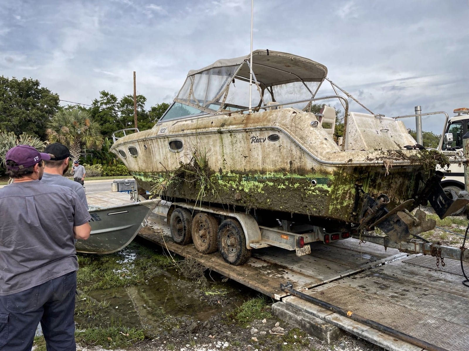 26 ft Sea Ray 268 Sundancer pulled out on a trailer at a Miramar, FL boat ramp