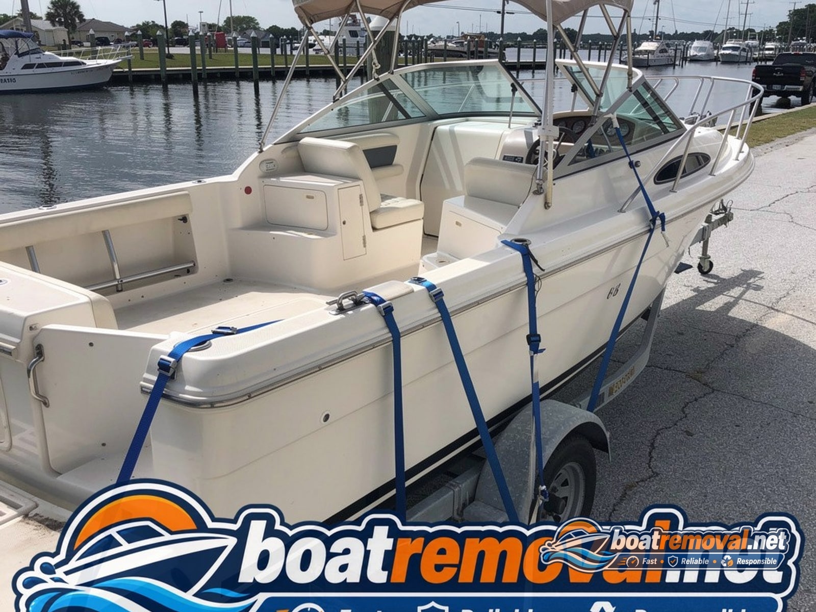 Morehead City, NC: 26 ft Carver cabin cruiser loaded for removal 26 ft Carver cabin cruiser loaded for removal, Morehead City North Carolina