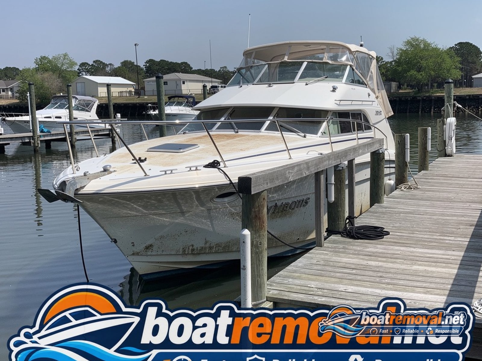 marina boat removal Mount Pleasant SC, 29 ft Sea Ray sport cruiser at dock