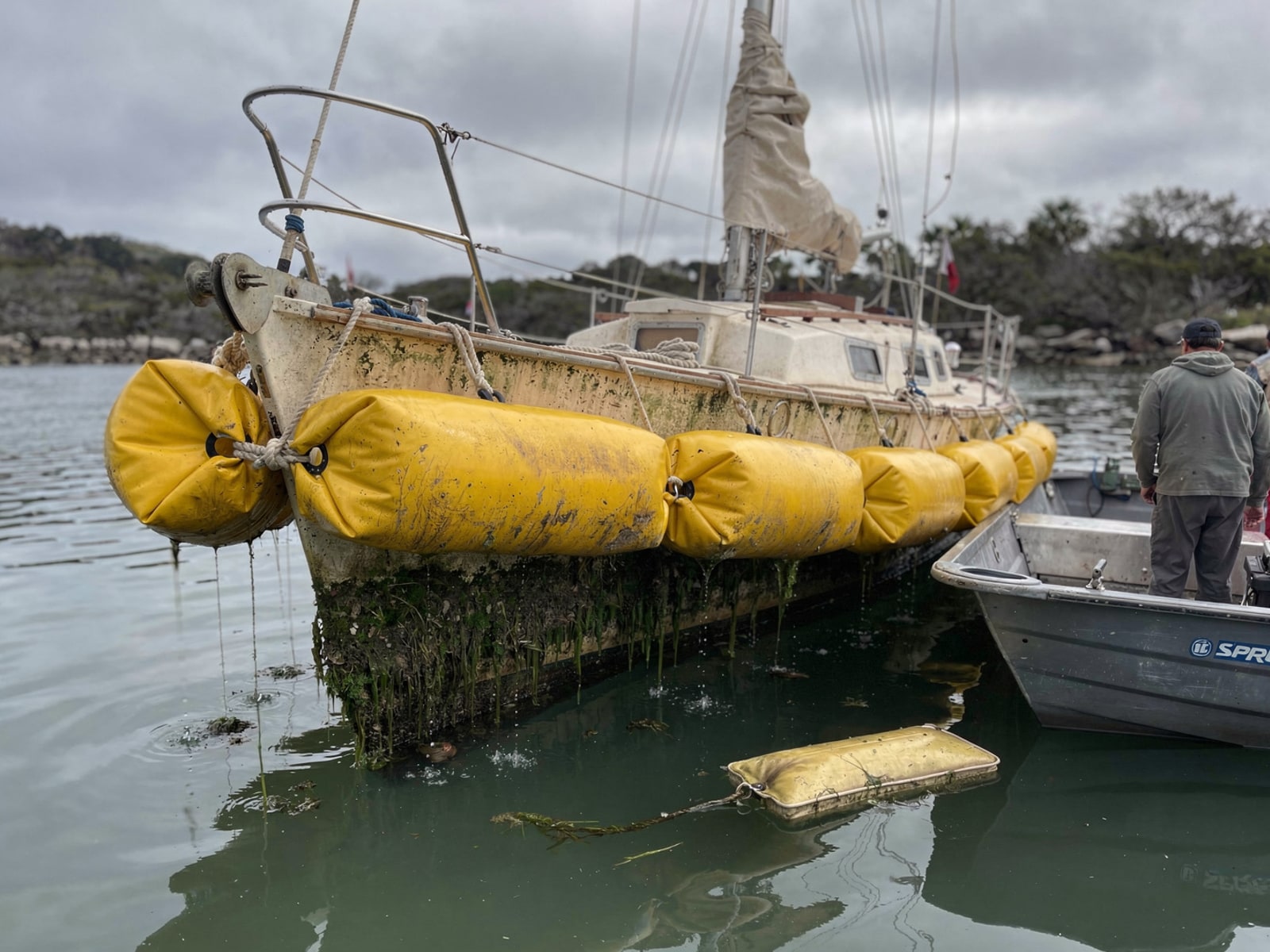 Sunken boat recovery in Nocatee, FL: raised with lift bags 26 ft Pearson 26 raised by lift bags in Nocatee, FL
