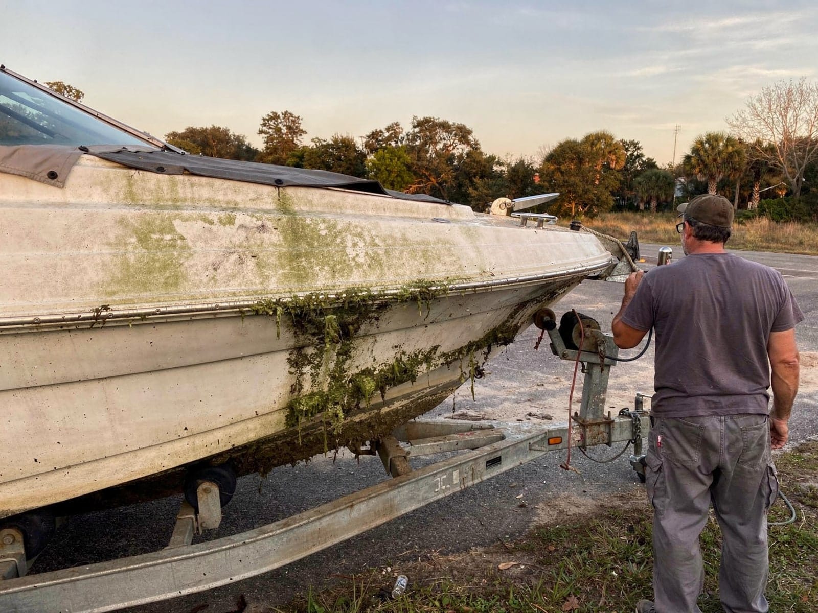 24 ft Formula 242 pulled out on a trailer at a Palm Harbor, FL boat ramp