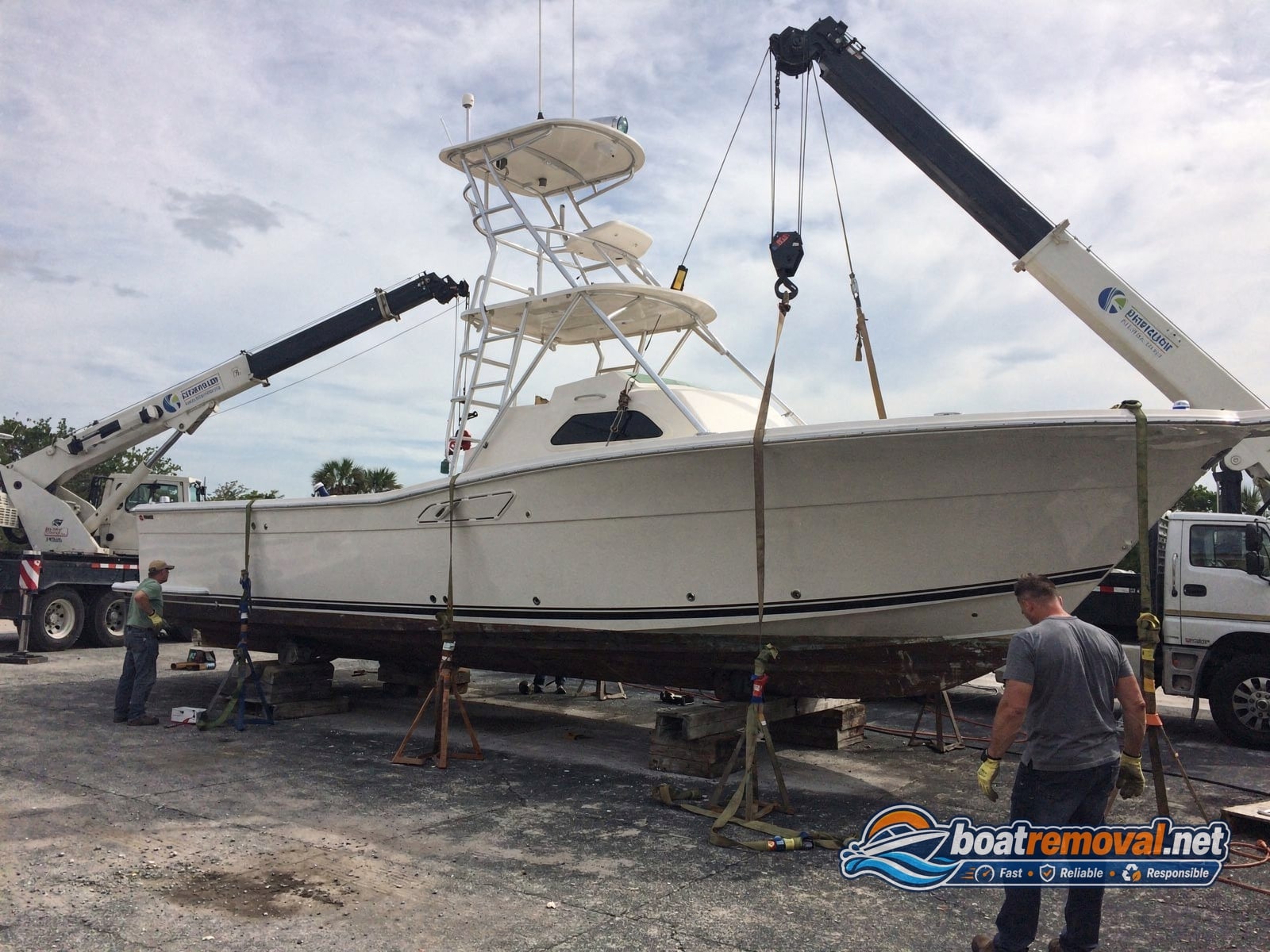 Rinker 232 loaded for removal O'Fallon MO