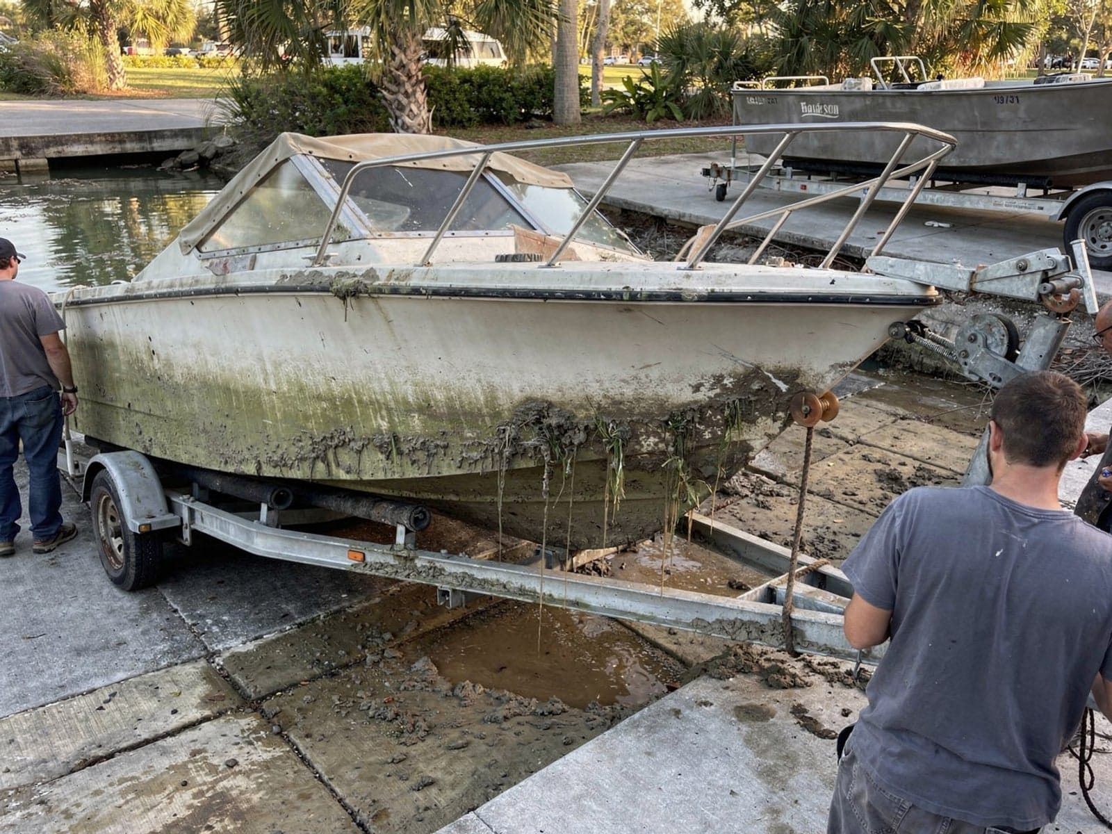 21 ft Thompson 21 pulled out on a trailer at a Sun City Center, FL boat ramp