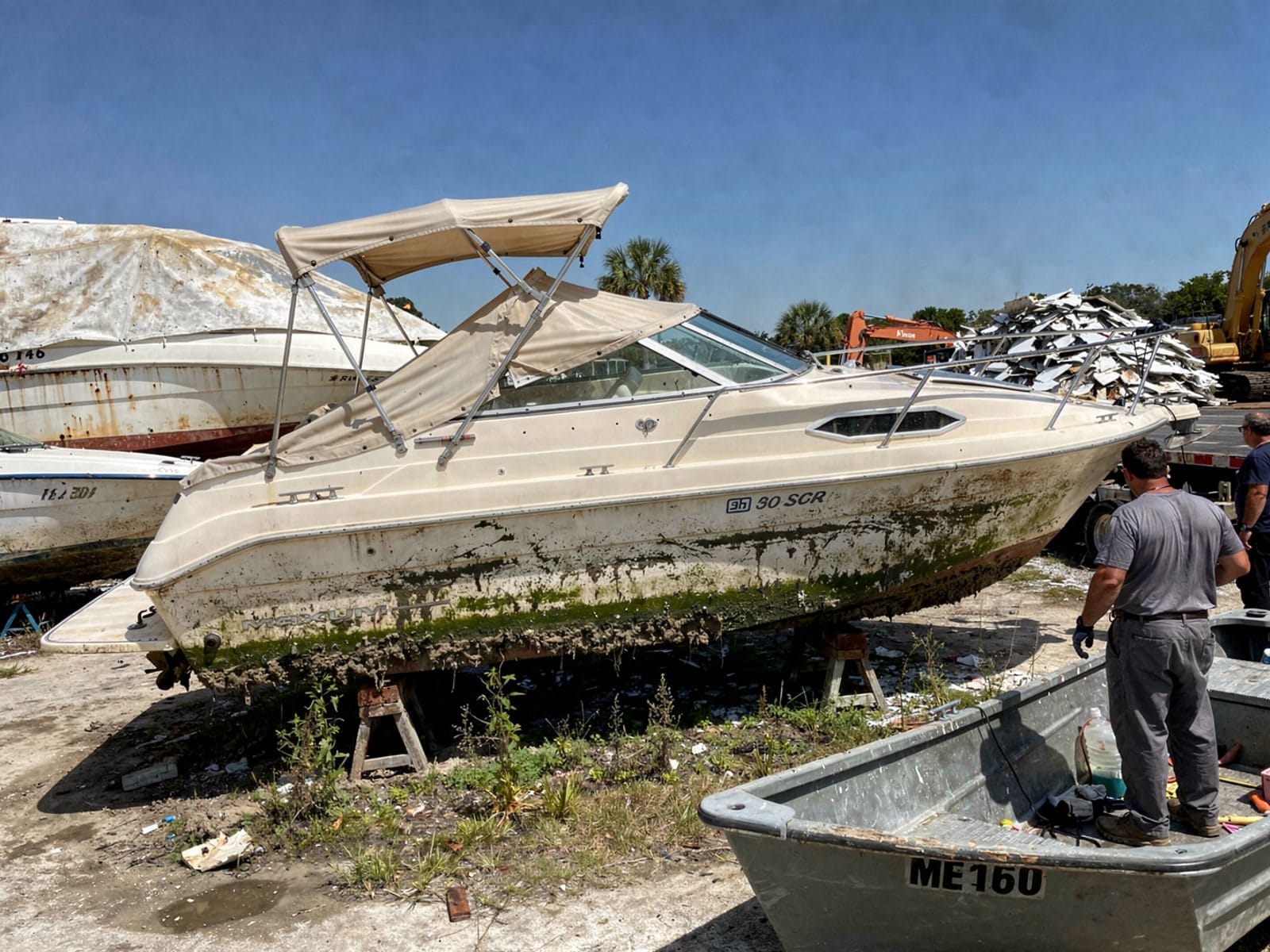 24 ft Maxum 2400 SCR from Fuller Heights, FL at the recycling yard after the recovery