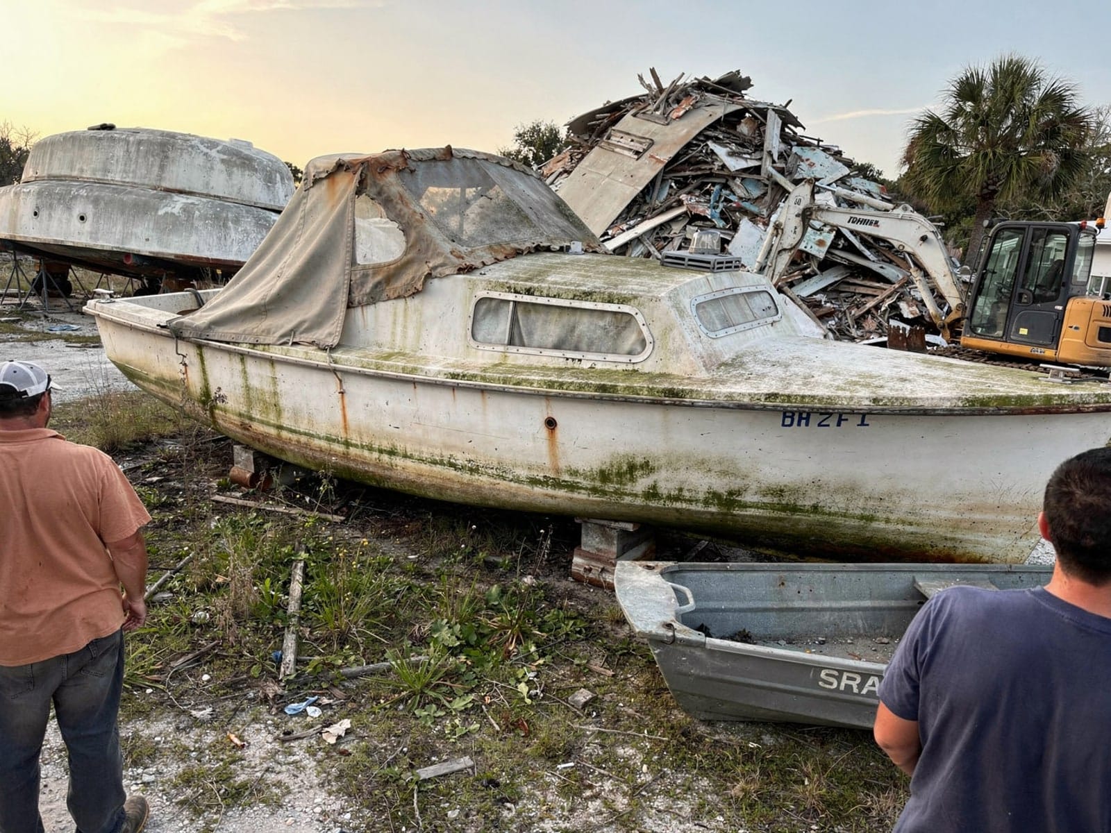 25 ft O'Day 25 from South Miami Heights, FL at the recycling yard after the recovery