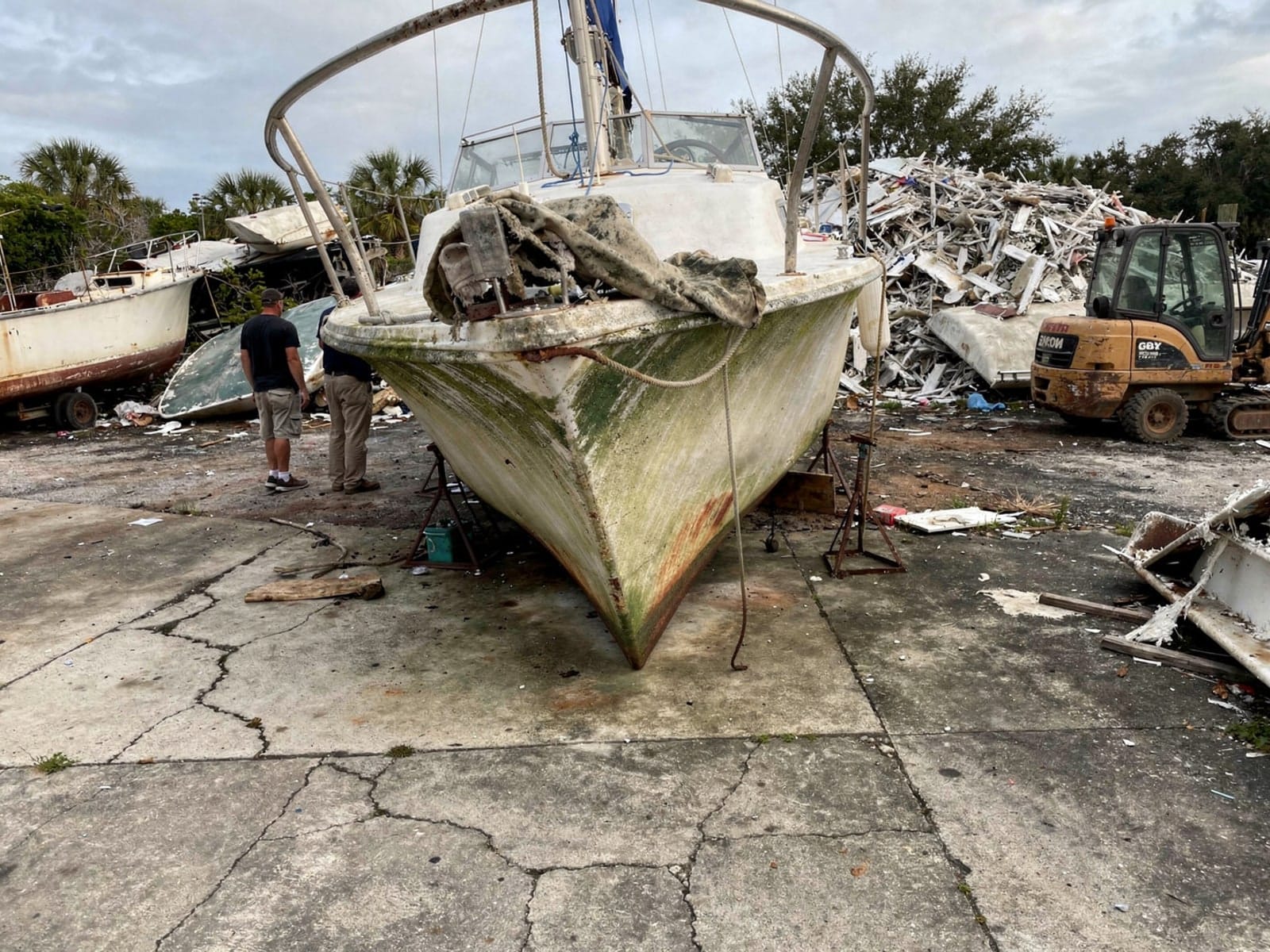 25 ft O'Day 25 from West Vero Corridor, FL at the recycling yard after the recovery