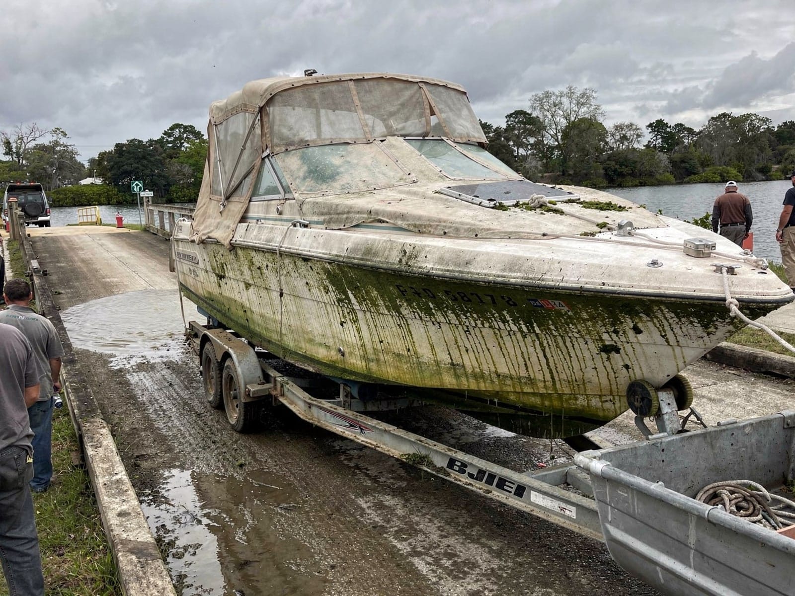 Sunken boat recovery in Palm River Clair Mel, FL: pulled out at the ramp 24 ft Bayliner 2455 Ciera pulled out on a trailer at a Palm River Clair Mel, FL boat ramp