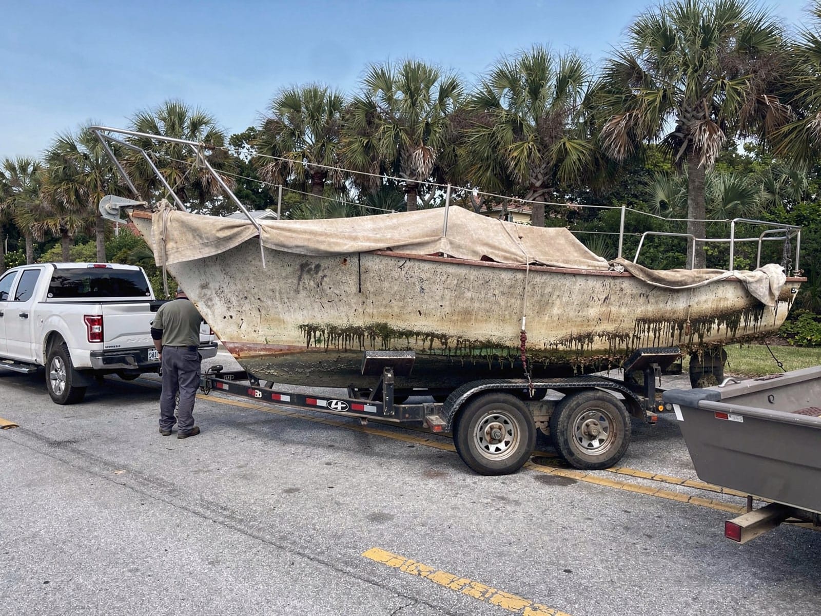 Sunken boat recovery in Ensley, FL: hauled out on a trailer 25 ft O'Day 25 hauled out of Ensley, FL on a trailer after the recovery