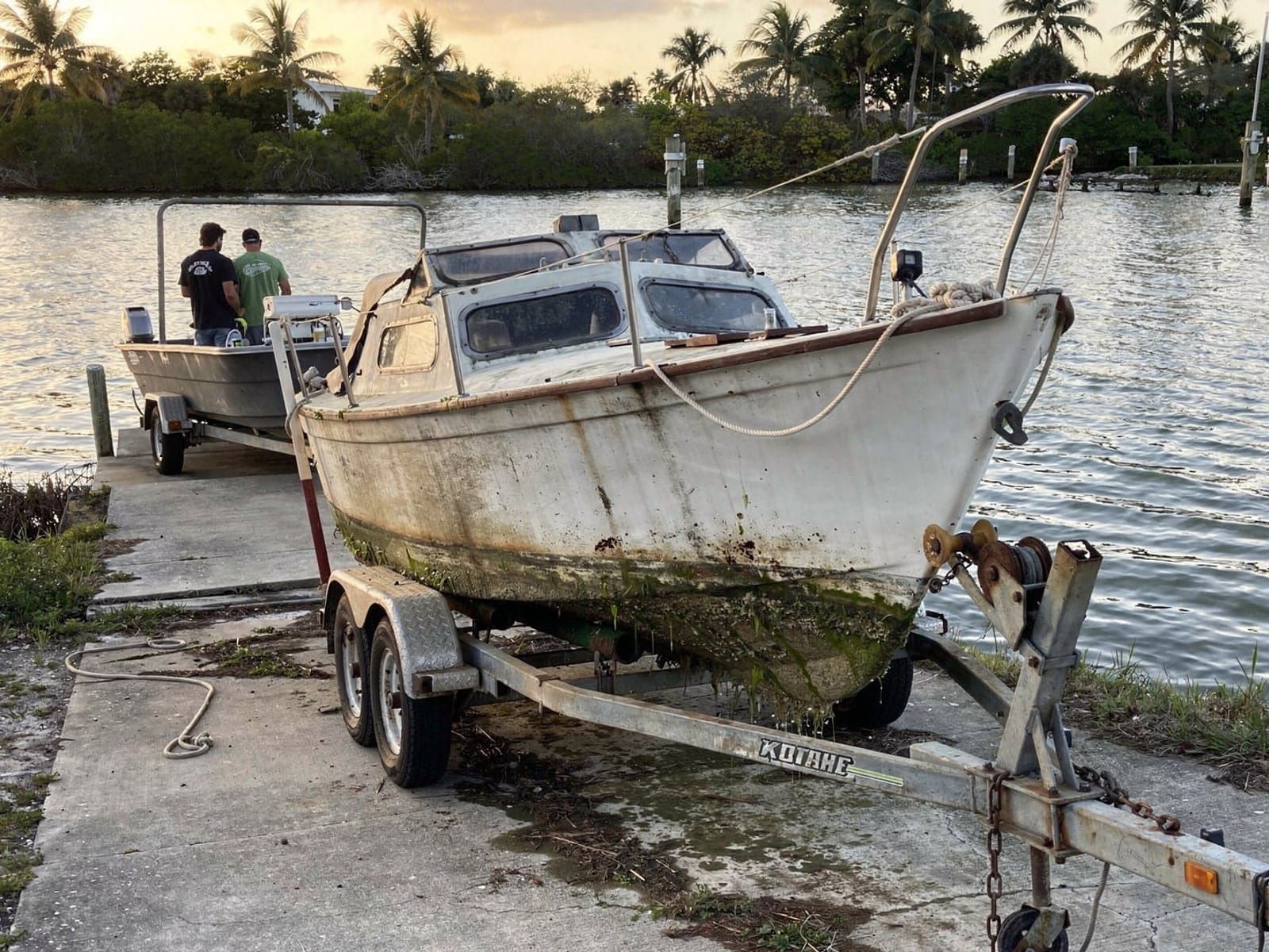 Sunken boat recovery in Jensen Beach, FL: pulled out at the ramp 25 ft O'Day 25 pulled out on a trailer at a Jensen Beach, FL boat ramp
