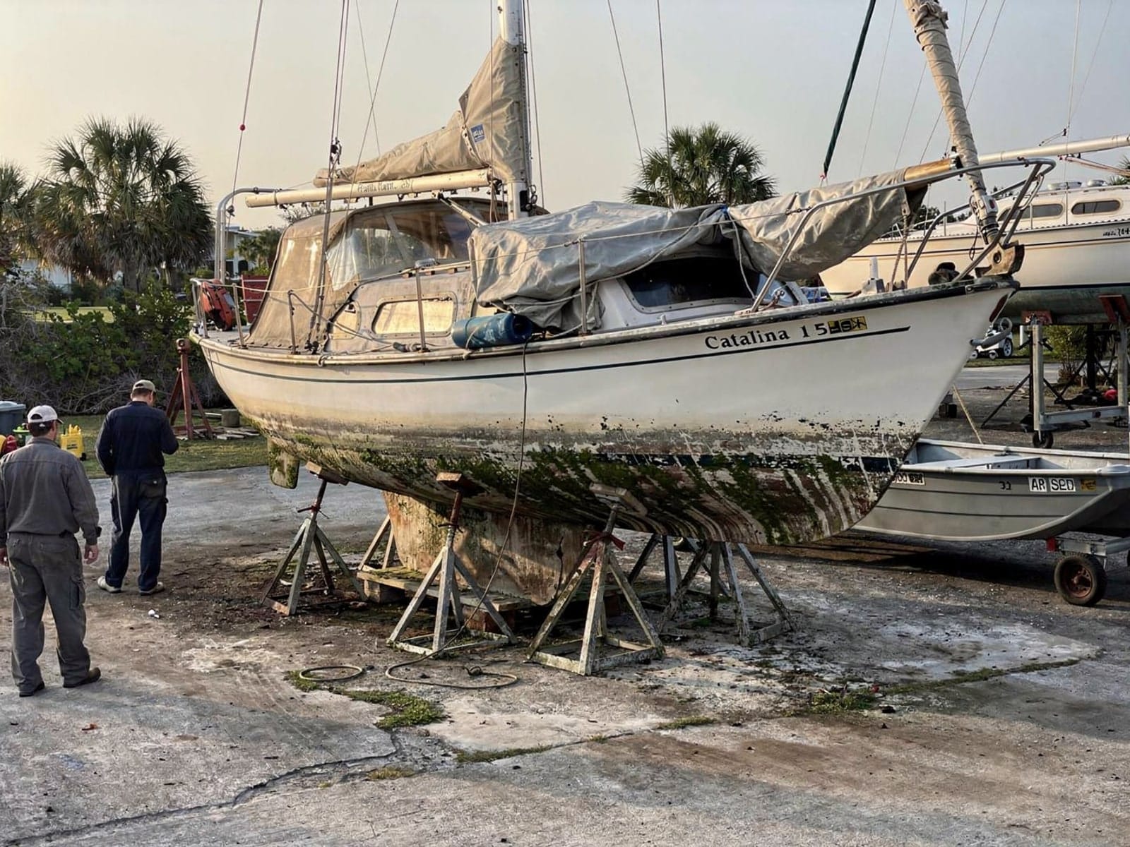 27 ft Catalina 27 from Port Orange, FL on stands at a repair yard after the recovery