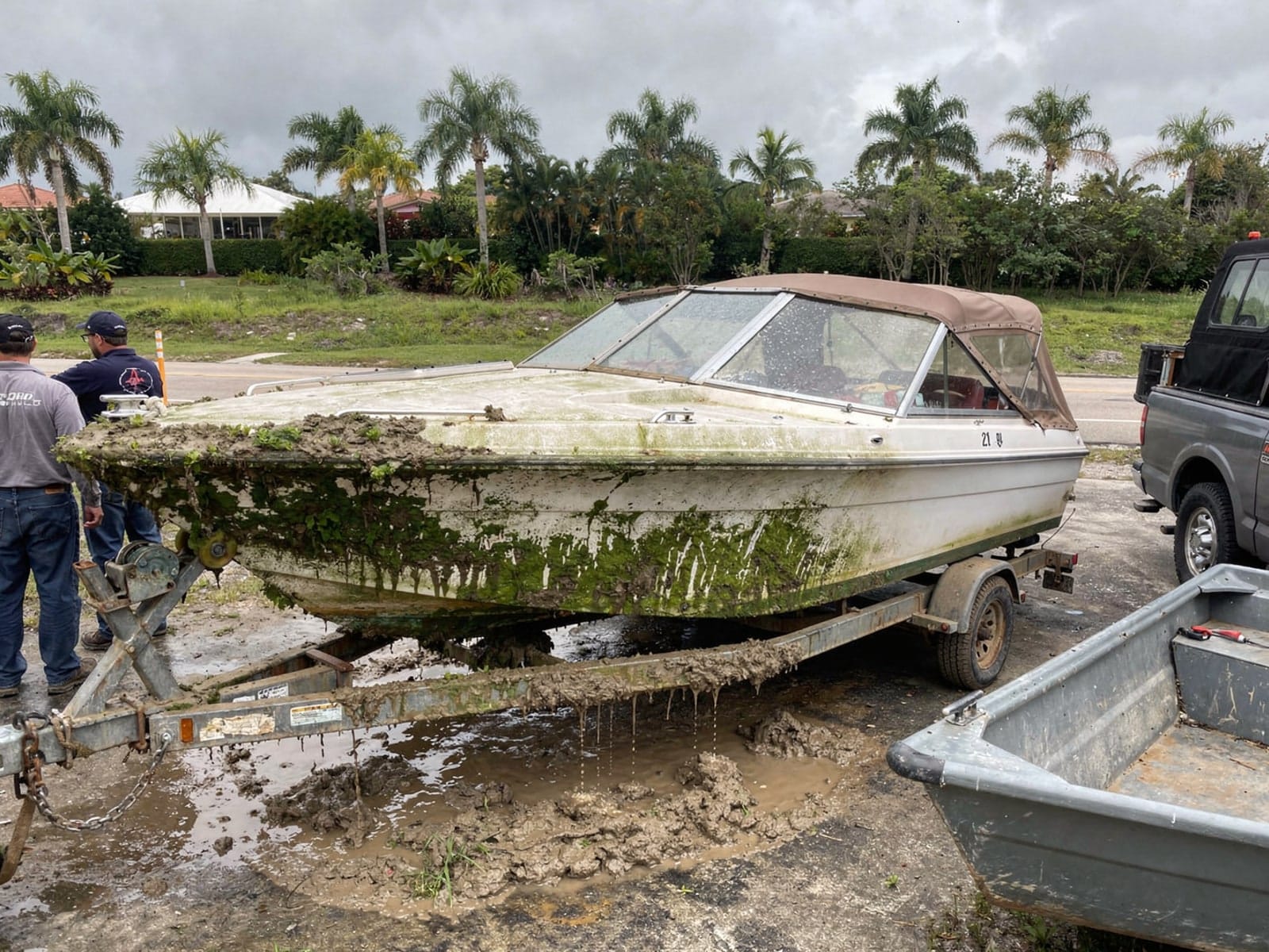 Sunken boat recovery in Hialeah, FL: pulled out at the ramp 21 ft Thompson 21 pulled out on a trailer at a Hialeah, FL boat ramp