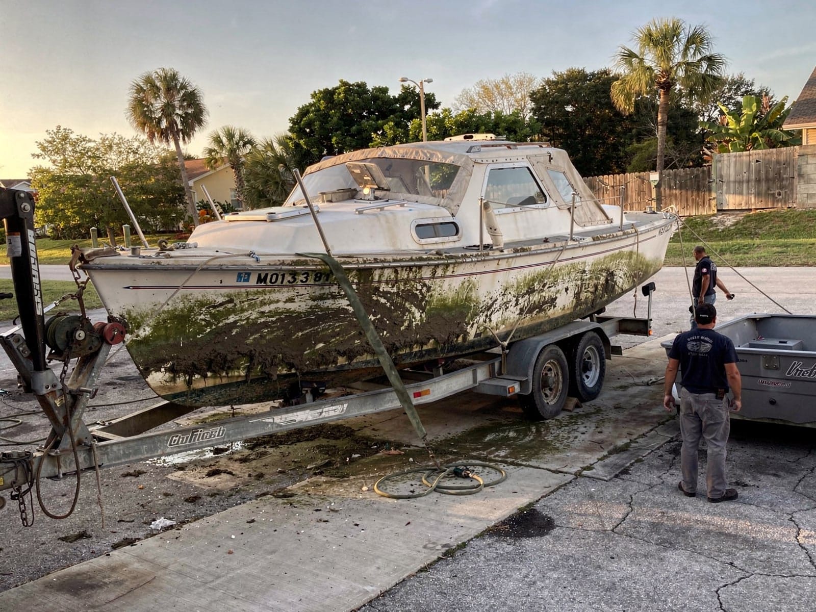 26 ft Pearson 26 pulled out on a trailer at a Miami Beach, FL boat ramp