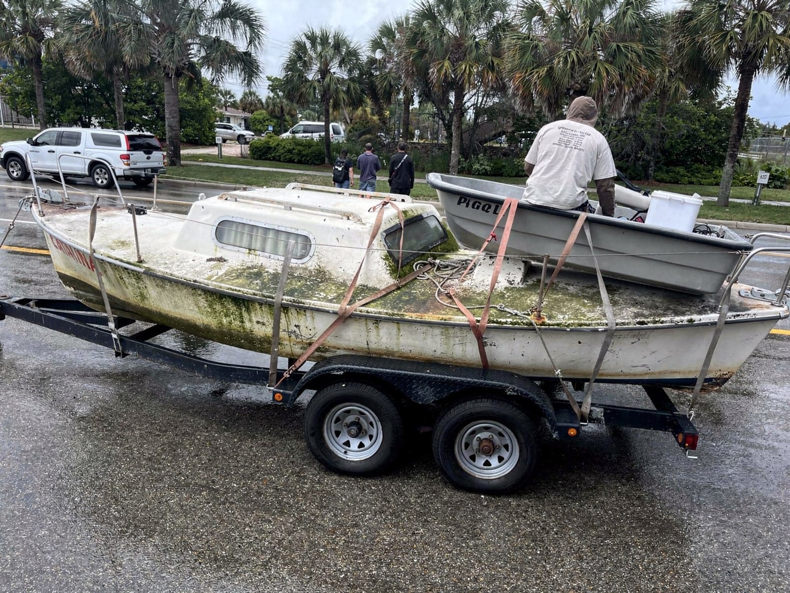 Sunken boat recovery in Vero Beach South, FL: hauled out on a trailer 22 ft Catalina 22 hauled out of Vero Beach South, FL on a trailer after the recovery