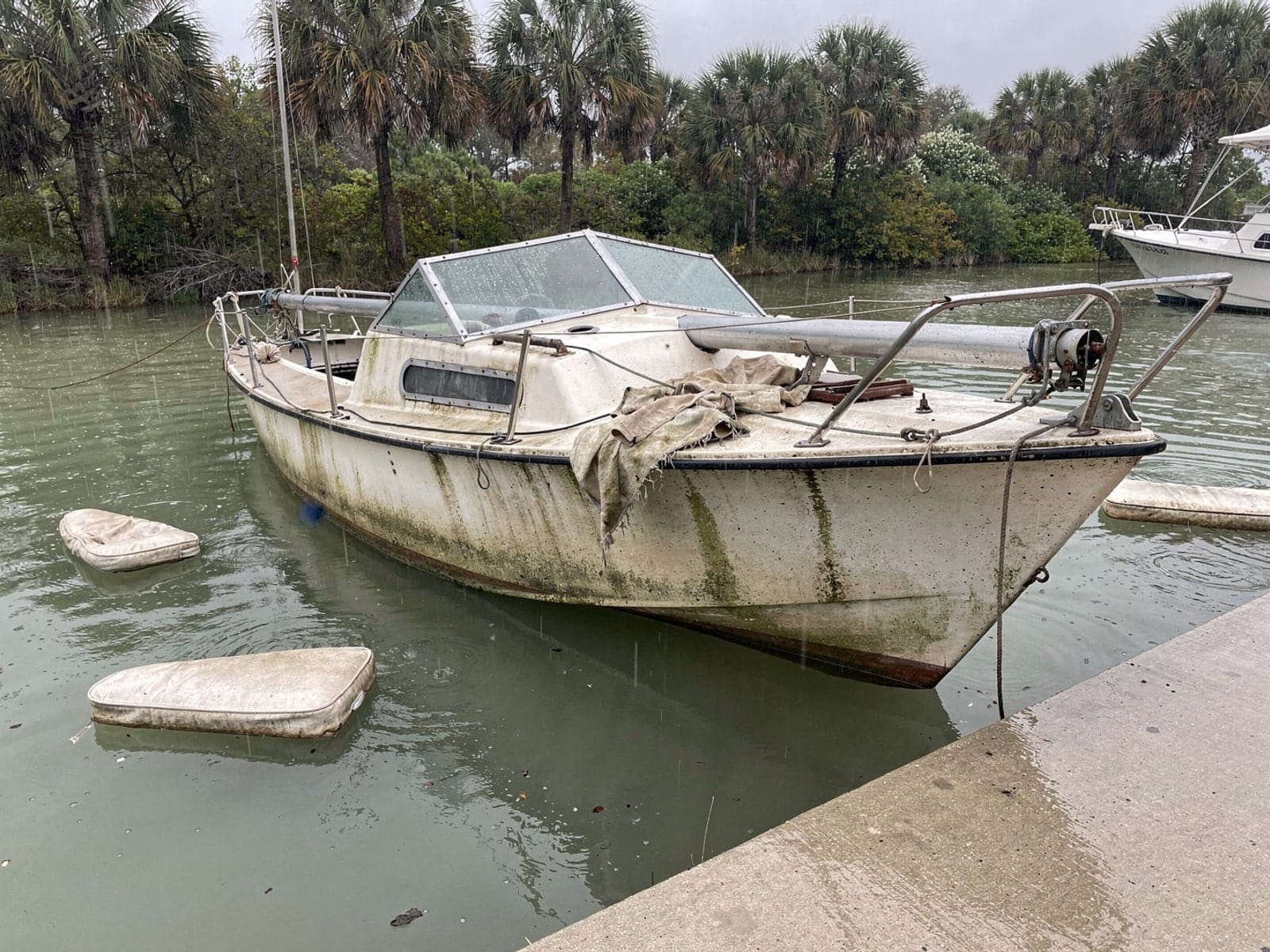 Sunken 22 ft Catalina 22 by a boat ramp in Westwood Lakes, FL