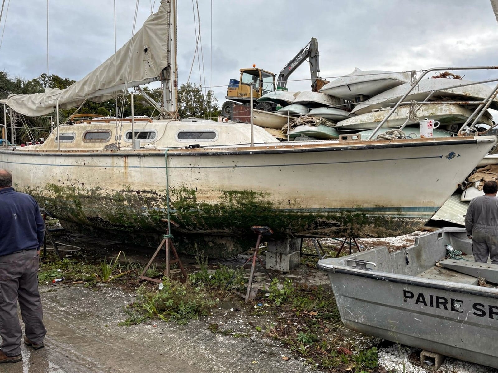 27 ft Catalina 27 from Winter Garden, FL at the recycling yard after the recovery