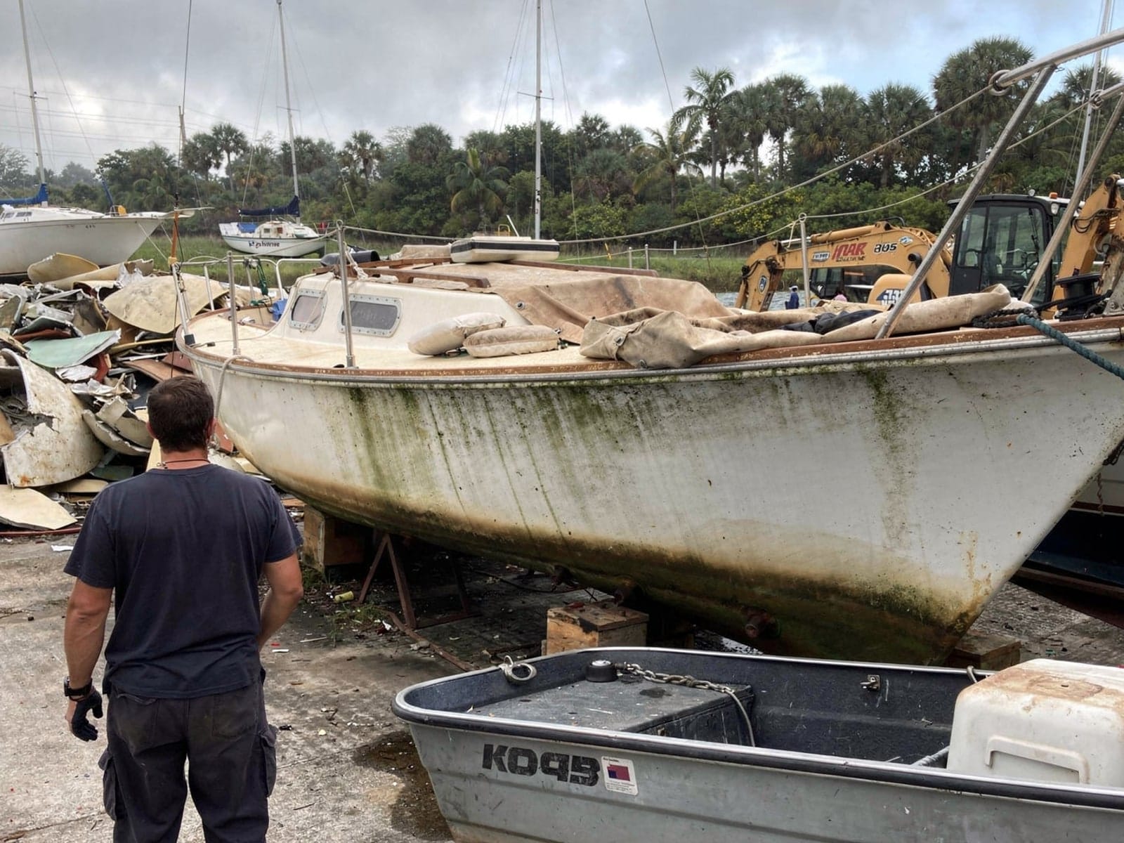 25 ft O'Day 25 from Winter Park, FL at the recycling yard after the recovery